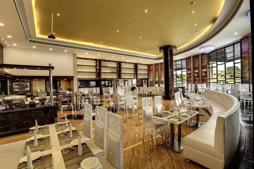 Golden Chariot Vasai Hotel Kültér fotó