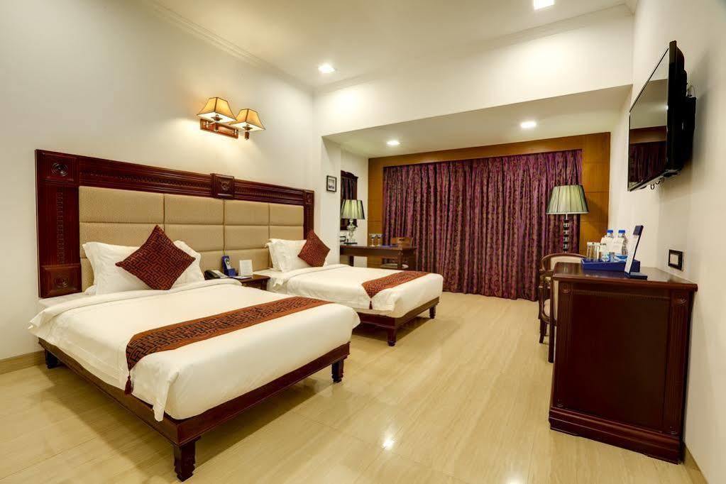 Golden Chariot Vasai Hotel Kültér fotó