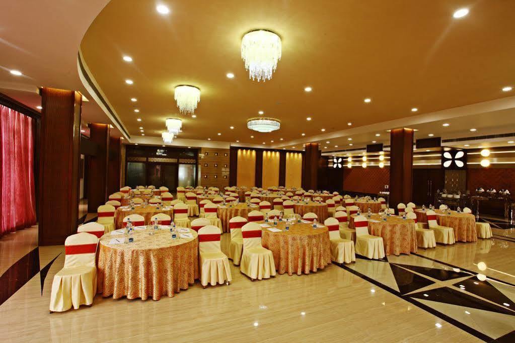 Golden Chariot Vasai Hotel Kültér fotó